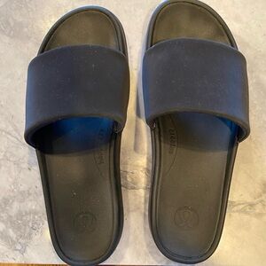 Lululemon slides